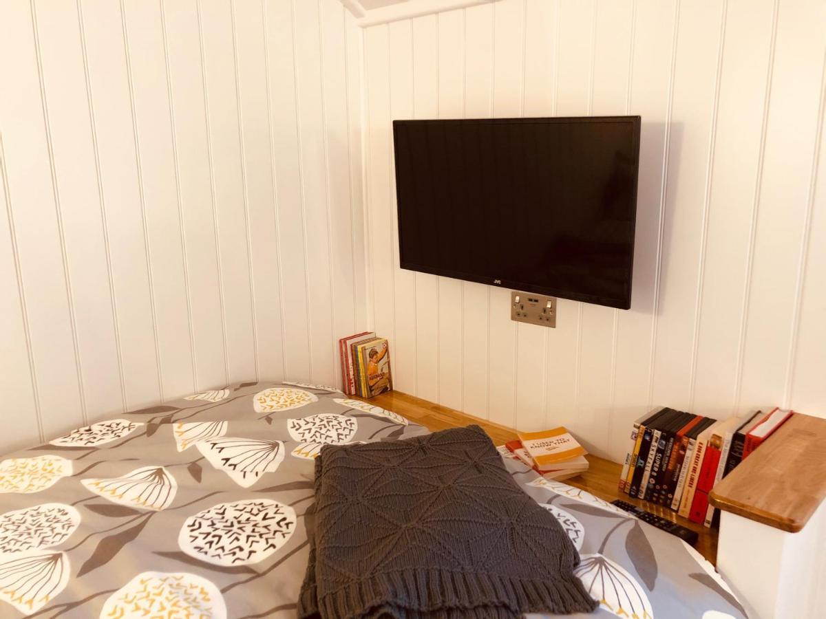 Somerleyton Meadows - The Hideaway Hut & Hot Tub Herringfleet Екстериор снимка