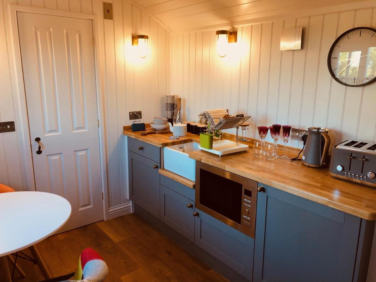 Somerleyton Meadows - The Hideaway Hut & Hot Tub Herringfleet Екстериор снимка