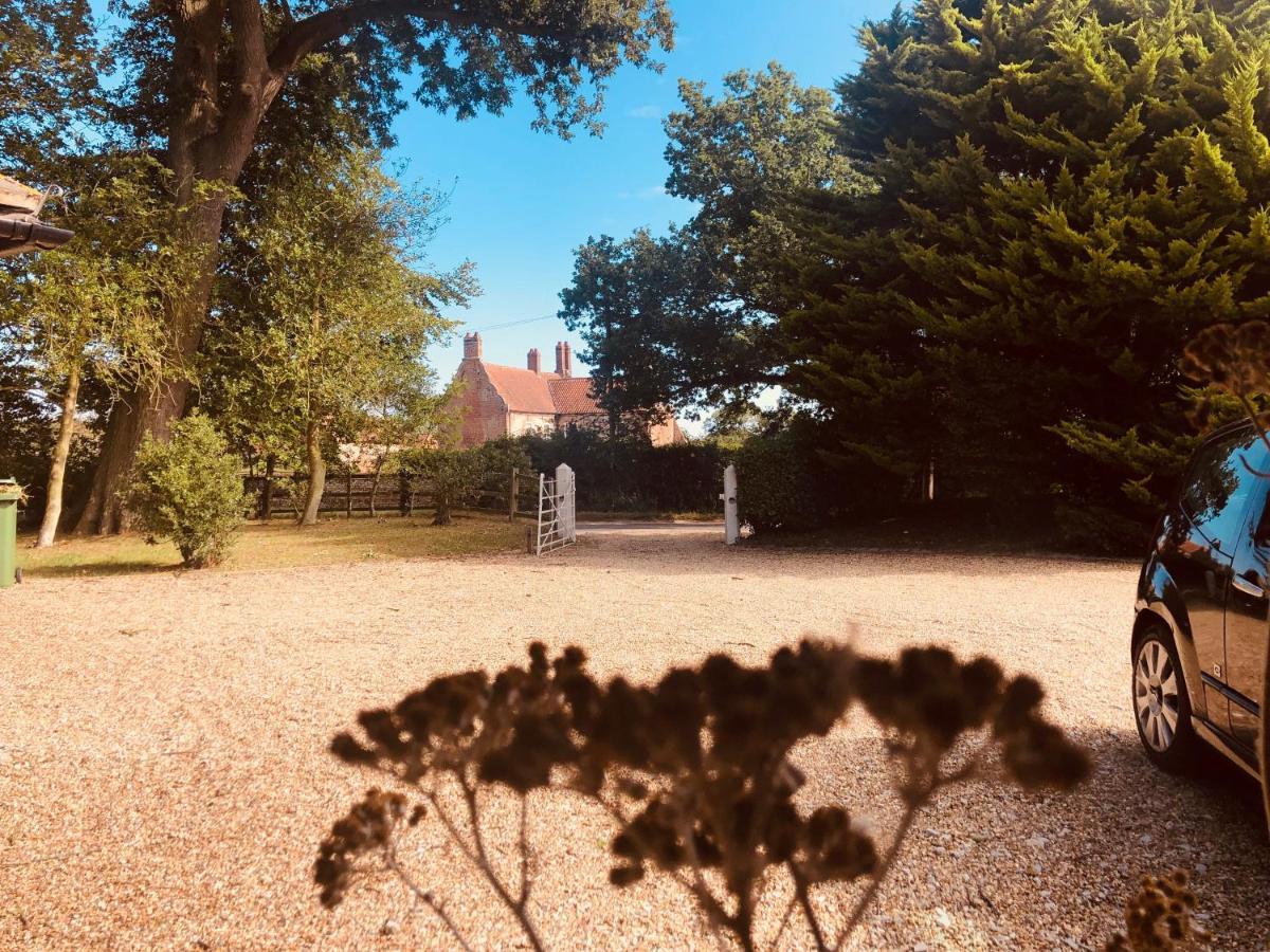 Somerleyton Meadows - The Hideaway Hut & Hot Tub Herringfleet Екстериор снимка