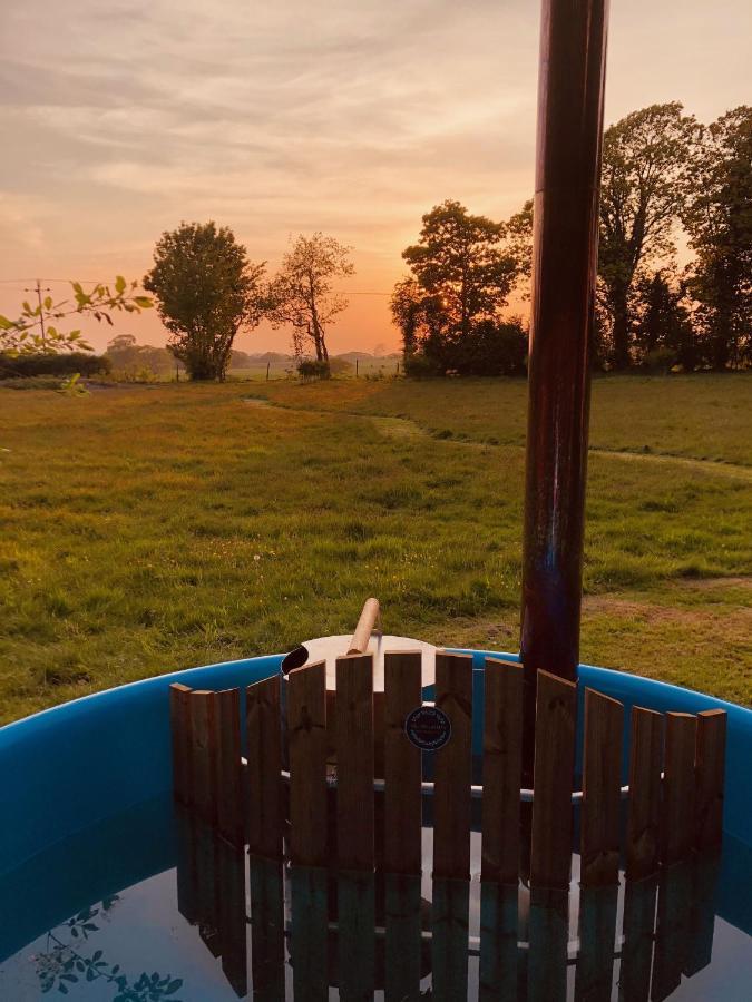 Somerleyton Meadows - The Hideaway Hut & Hot Tub Herringfleet Екстериор снимка